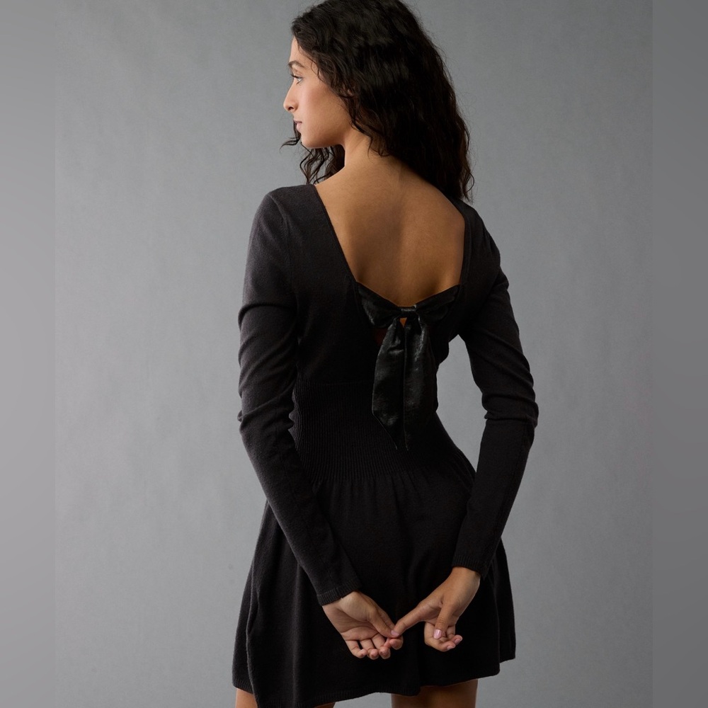 Elegant Black Dress with Bow Detail